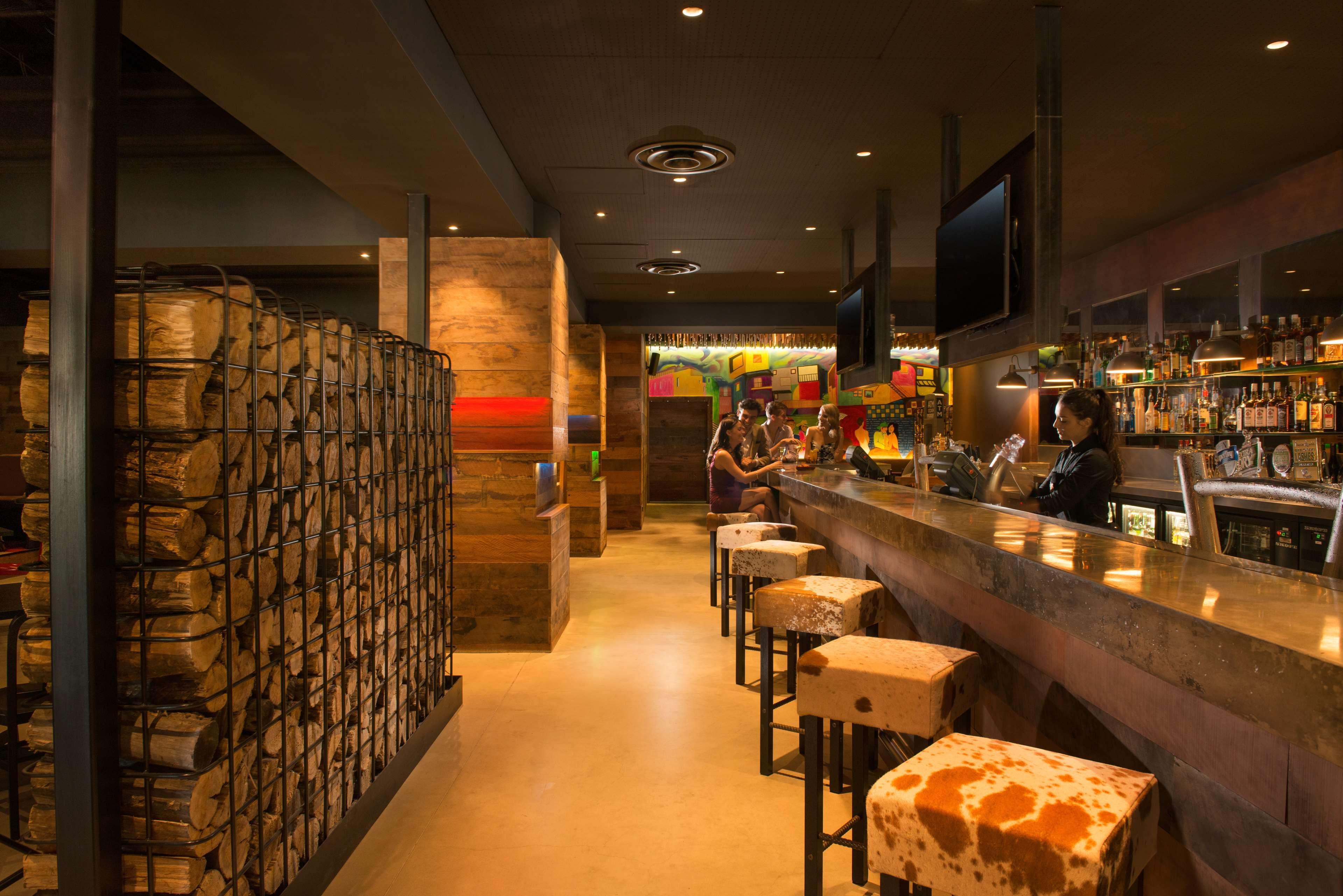 Hotel Stamford Plaza Adelaide Exteriér fotografie Interior of a typical restaurant