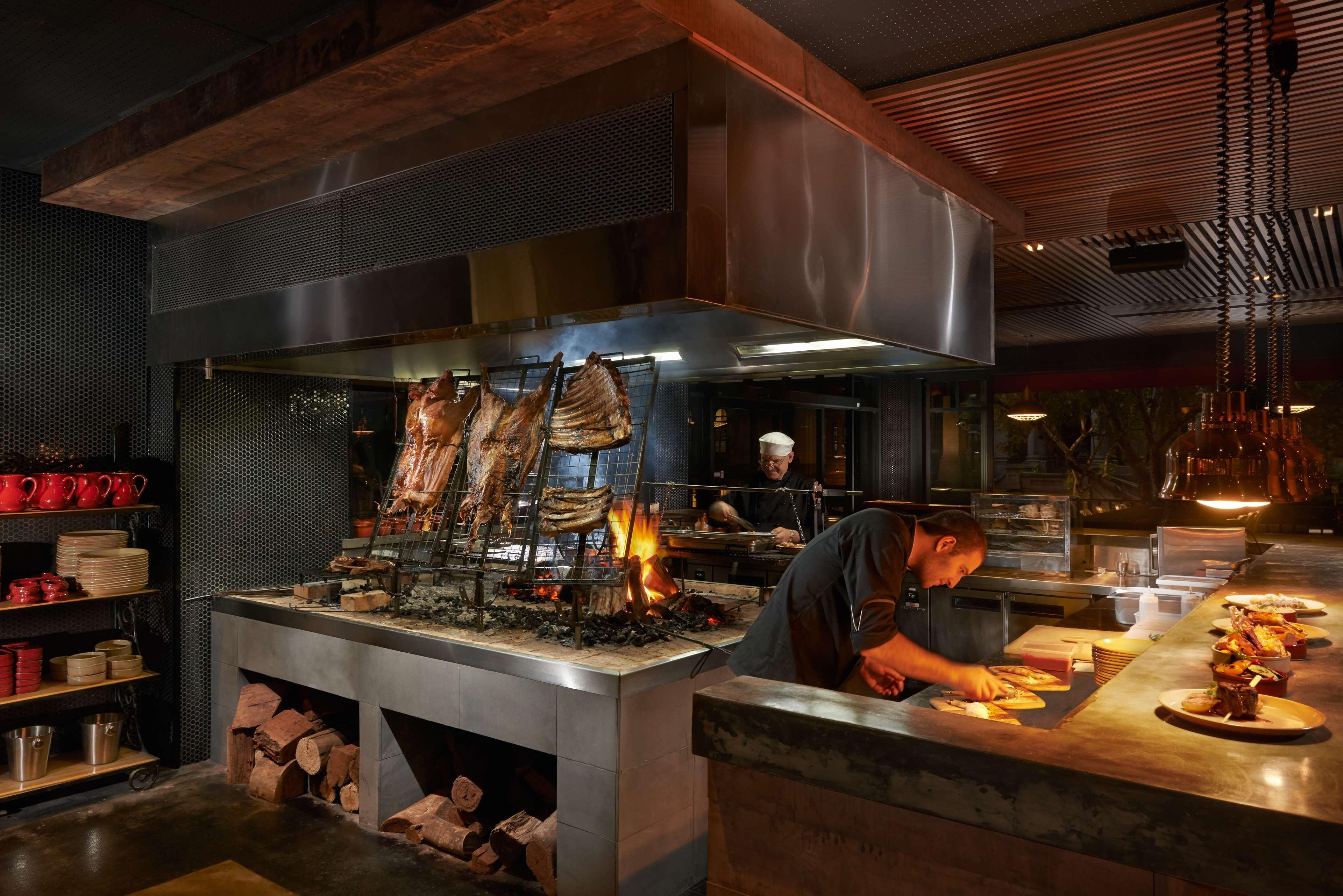 Hotel Stamford Plaza Adelaide Exteriér fotografie The kitchen at the restaurant