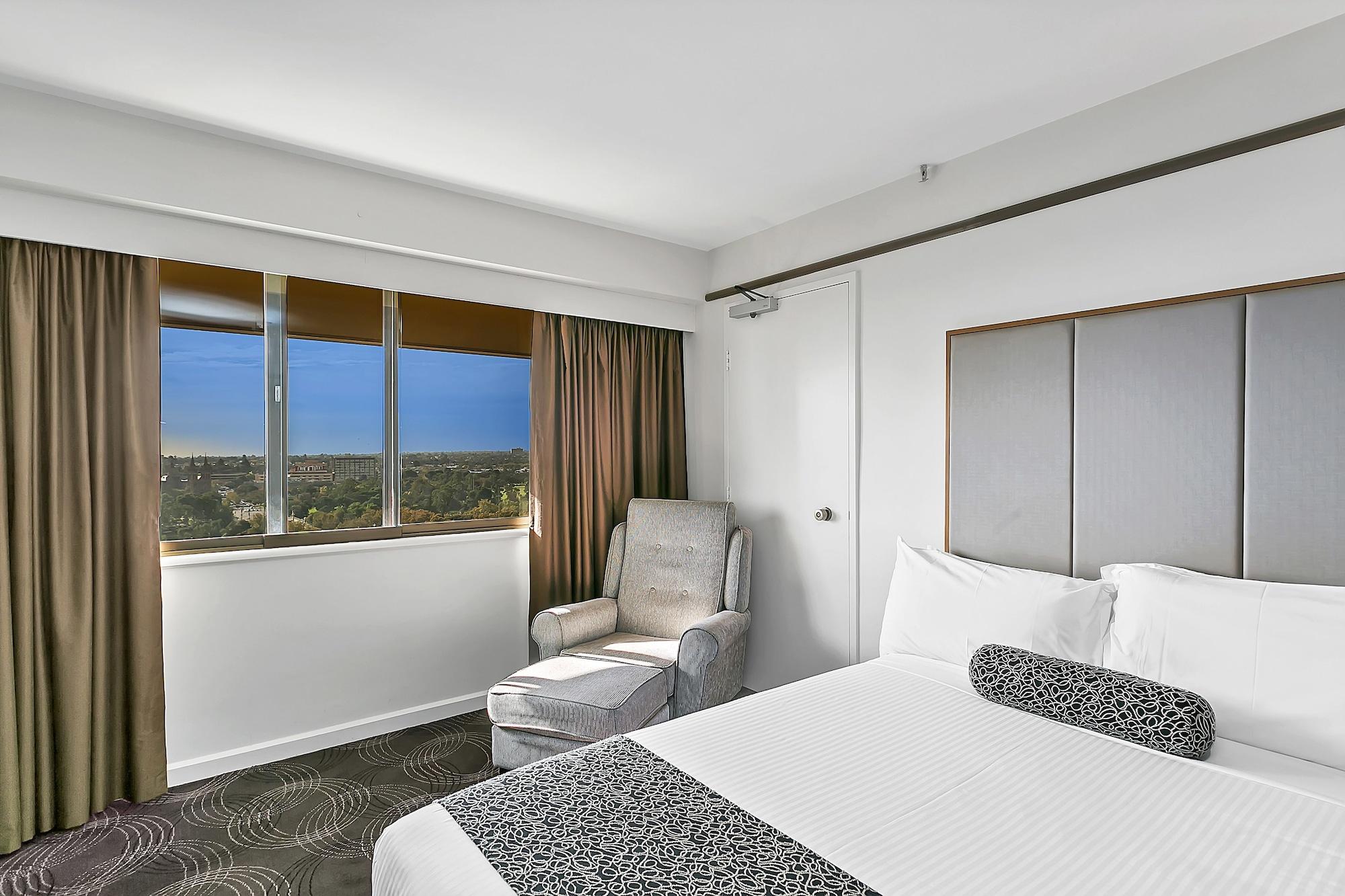 Hotel Stamford Plaza Adelaide Exteriér fotografie A room at the hotel