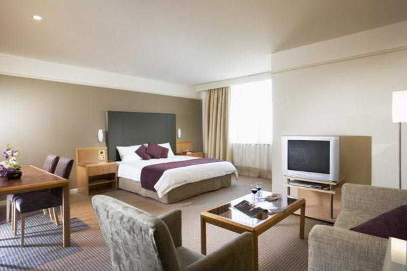 Hotel Stamford Plaza Adelaide Pokoj fotografie A suite at the Hilton London Heathrow