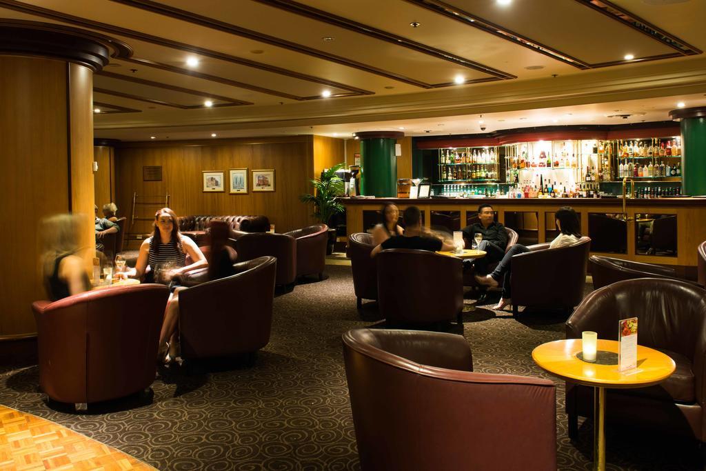 Hotel Stamford Plaza Adelaide Exteriér fotografie The bar at the hotel